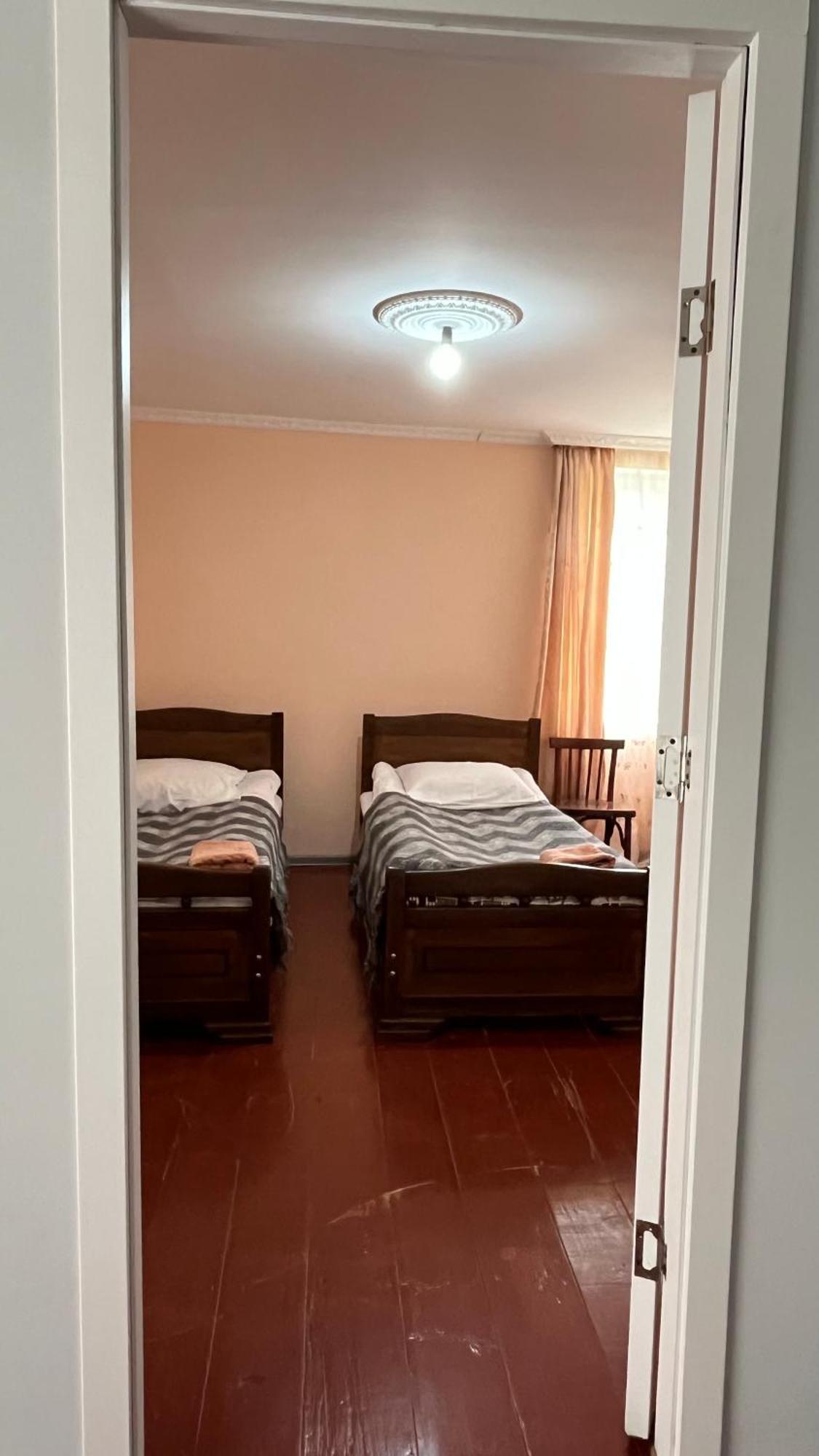 Ciuri'S Guesthouse Zhabeshi Экстерьер фото