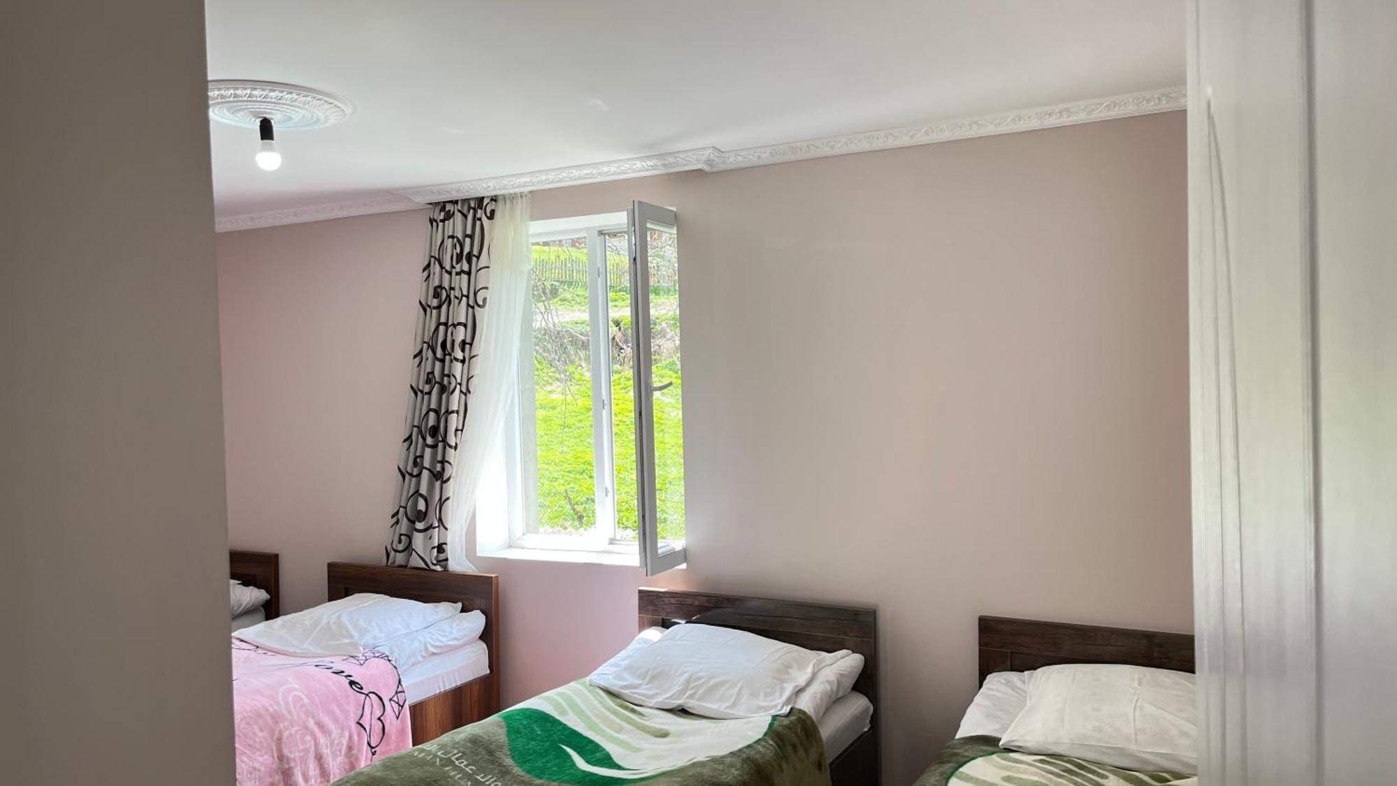 Ciuri'S Guesthouse Zhabeshi Экстерьер фото