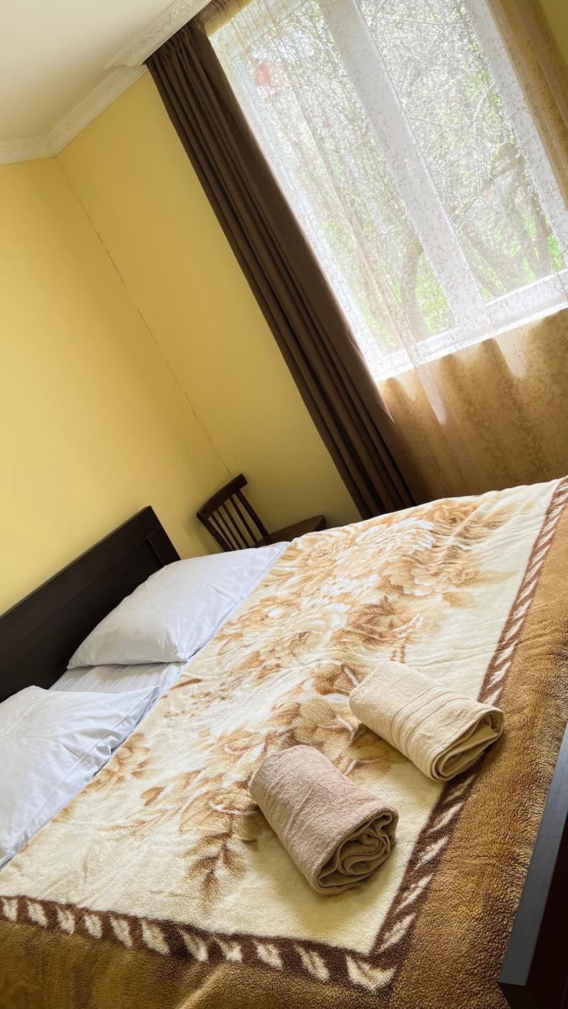 Ciuri'S Guesthouse Zhabeshi Экстерьер фото