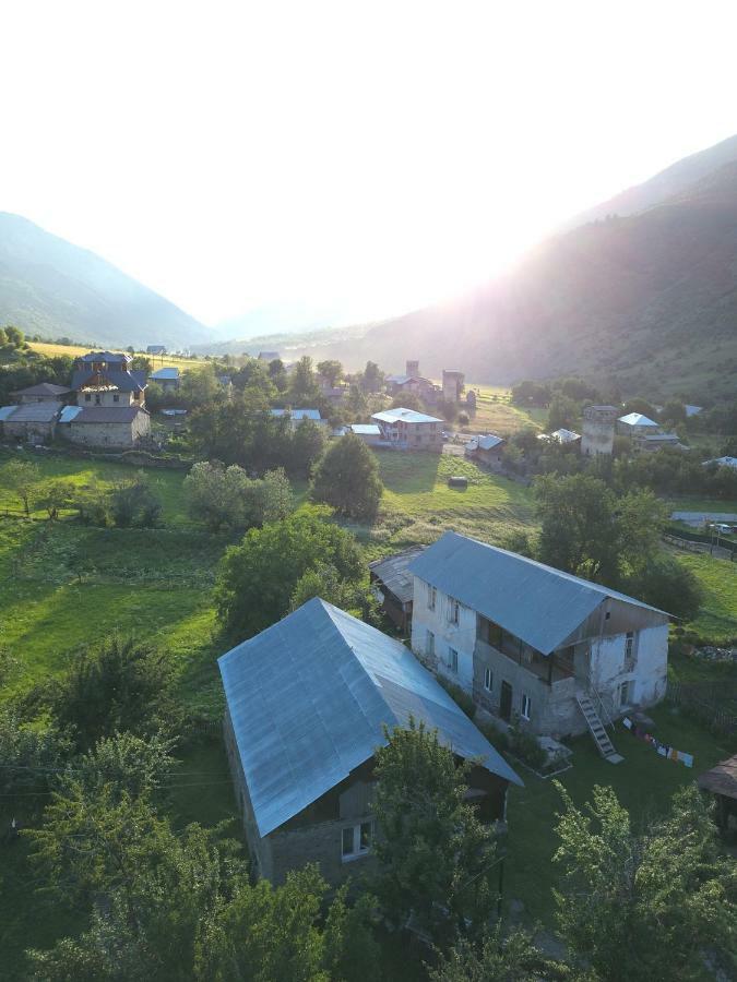 Ciuri'S Guesthouse Zhabeshi Экстерьер фото